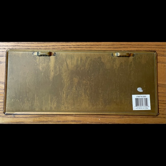 12x5 TIN SIGN - One Loyal Friend Is Worth Ten Thousand Relatives- Green And Gold - Picture 2 of 7